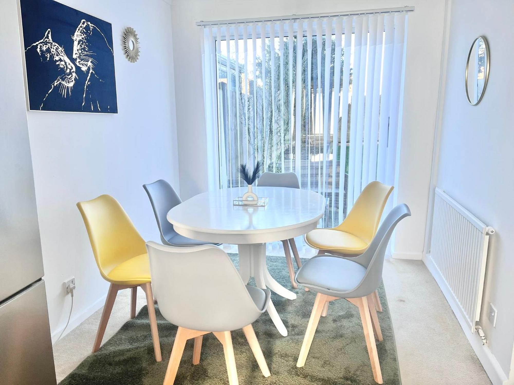 Lush House Close To Ashford Town Centre With Driveway ภายนอก รูปภาพ