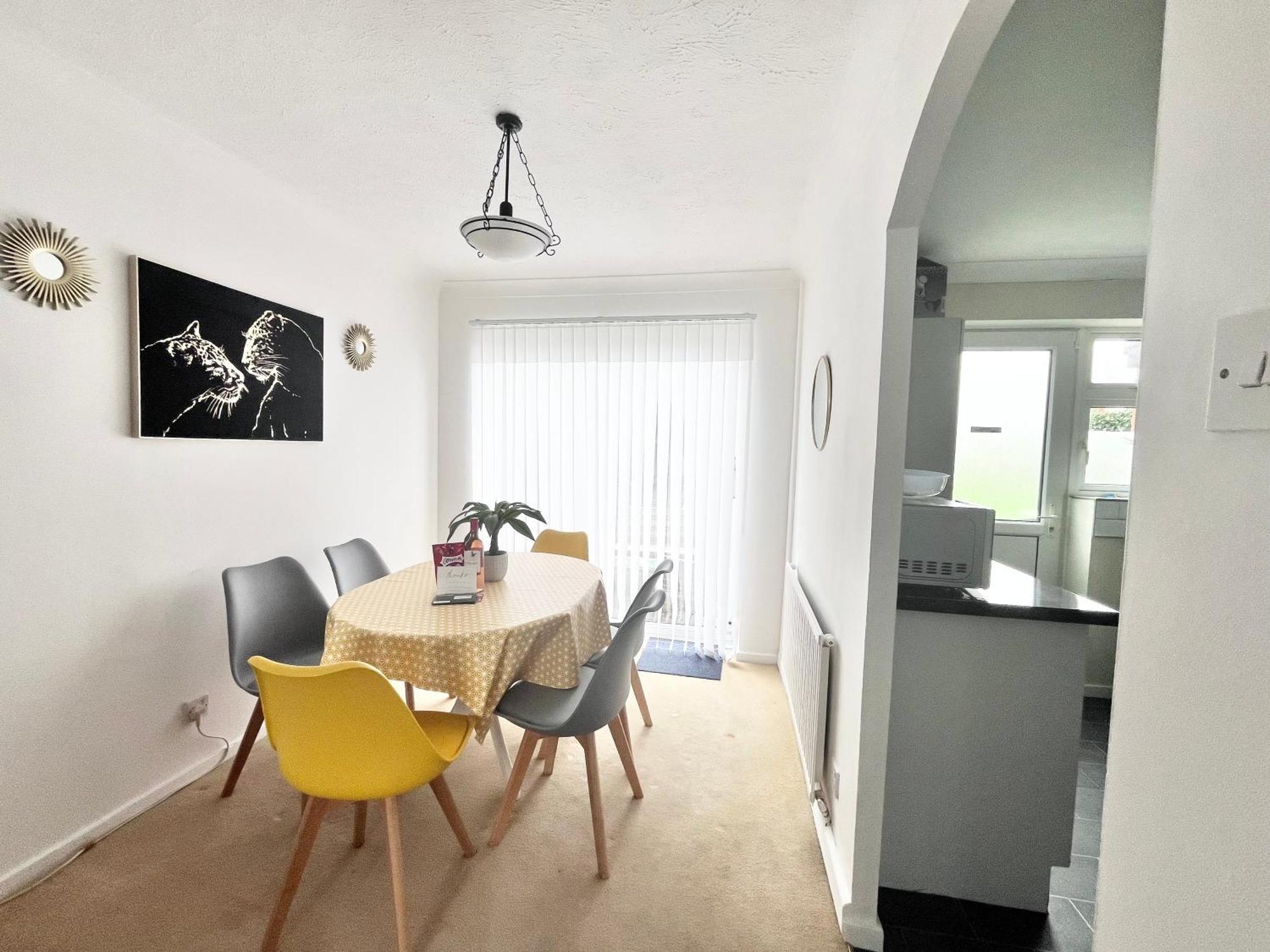 Lush House Close To Ashford Town Centre With Driveway ภายนอก รูปภาพ