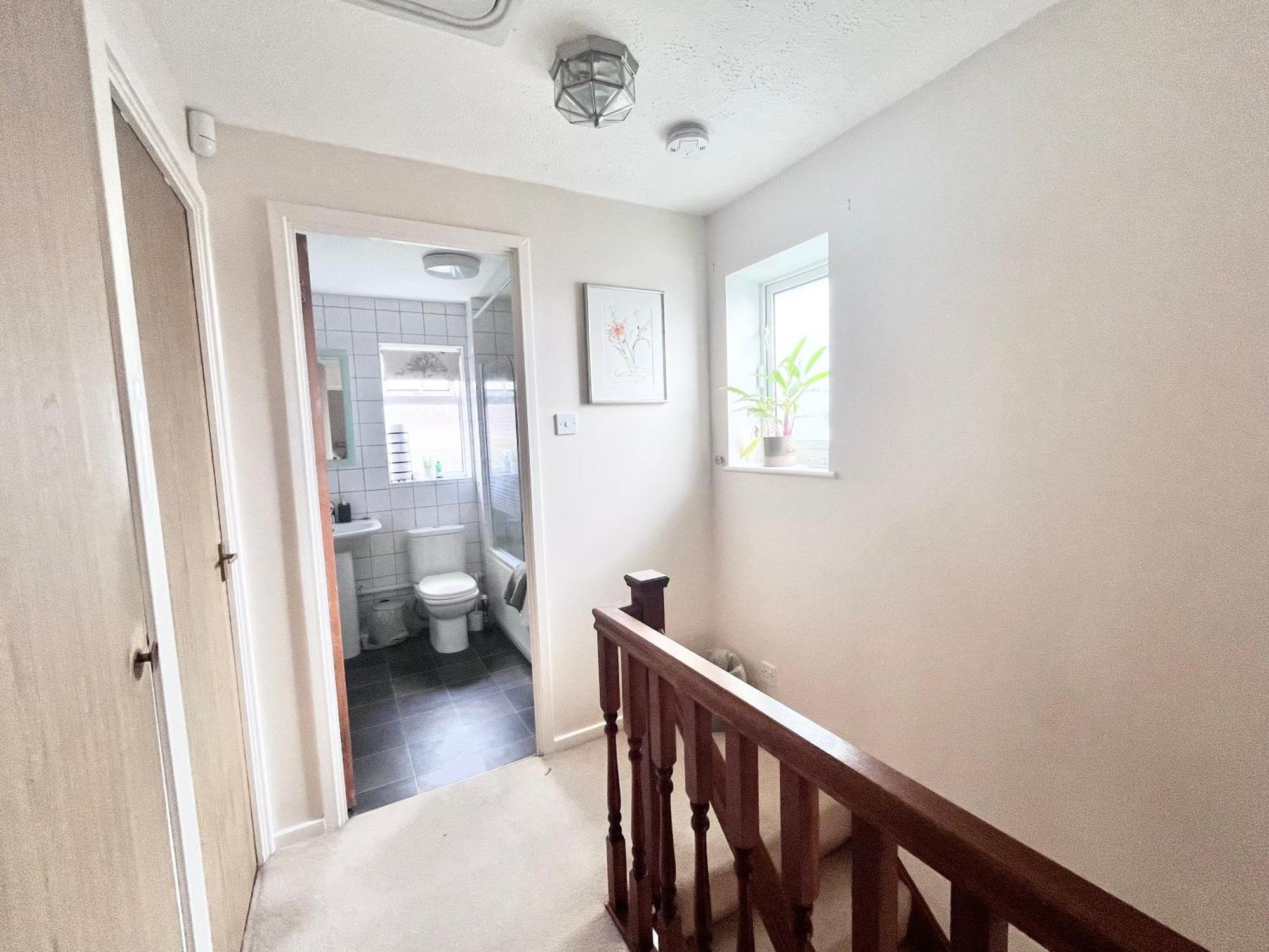 Lush House Close To Ashford Town Centre With Driveway ภายนอก รูปภาพ