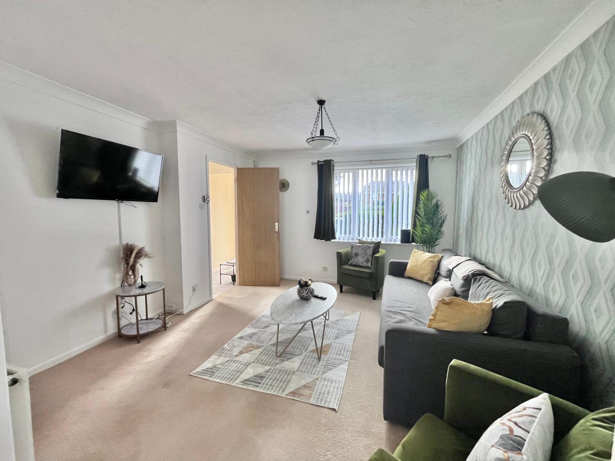 Lush House Close To Ashford Town Centre With Driveway ภายนอก รูปภาพ