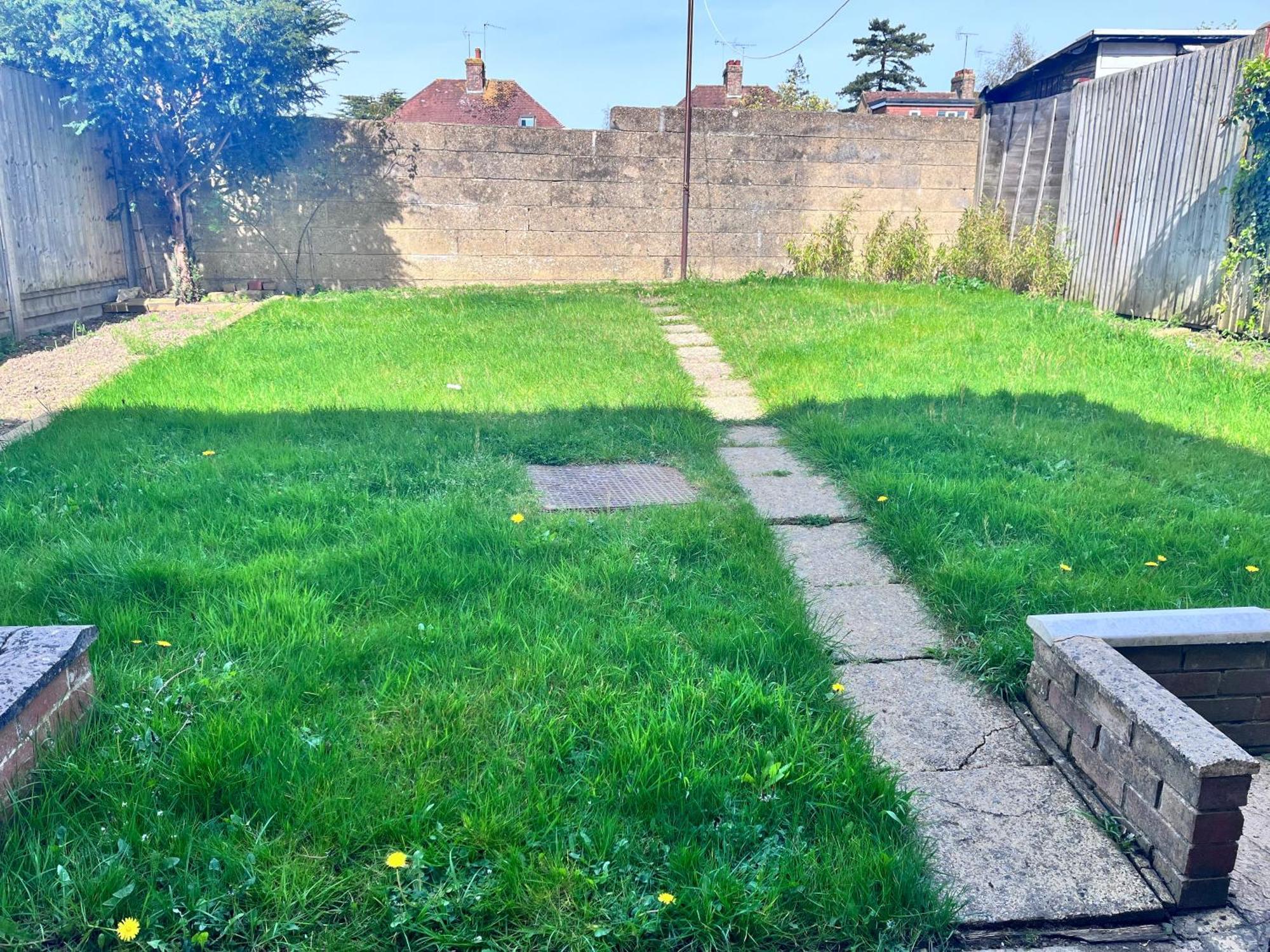 Lush House Close To Ashford Town Centre With Driveway ภายนอก รูปภาพ